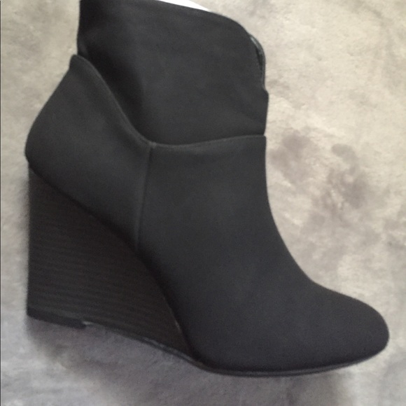 Women’s Ankle Wedge Suede Boot New in Box - Picture 7 of 16
